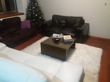 Chambre privée à Av. Congresso Oposição Democrática, 3800 Aveiro, Portugal, image 5 de 11