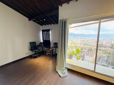 Dairenin tamamı konumu Calle 53d 85e-46, 9 21 görüntüsü