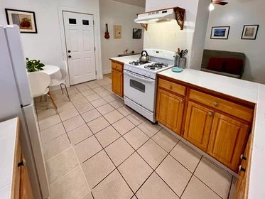 Alojamiento entero en residencia en 1, Torpie St., Unit 1, Mission Hill, Boston, MA, 02120, imagen 15 de 21