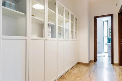 Private room at Via Roberto Schumann, image 22 of 23