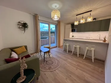 Chambre à louer dans un appartement en colocation à {area}