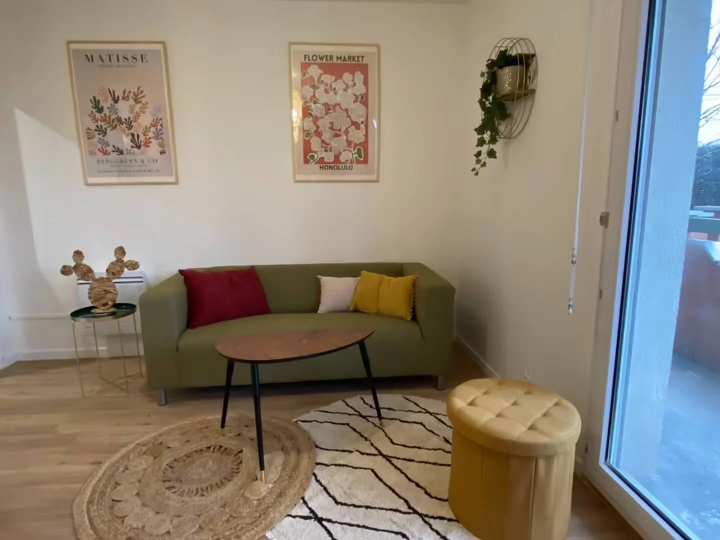 Chambre conviviale pour les étudiants dans  avec des équipements modernes