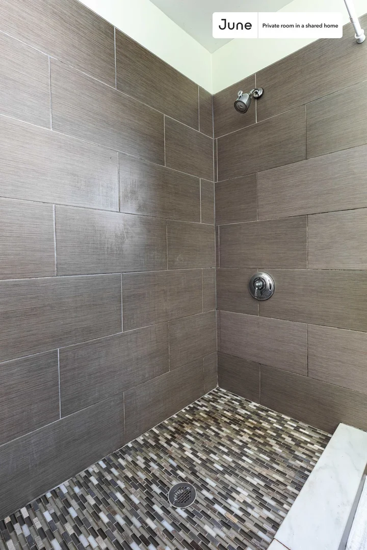 5, Oswald St., Unit D, Mission Hill, Boston, MA, 02120