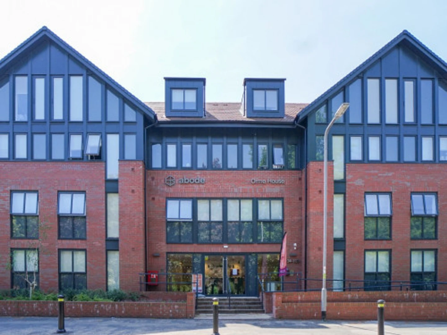 Bright and airy student room with easy university access in 