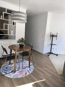 Dairenin tamamı konumu Rua Fernão de Magalhães, Praia de Carcavelos, 10 10 görüntüsü