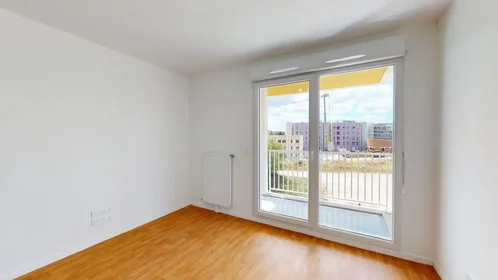 Entire apartment at Rue en Vieille Fourche, Université, image 2 of 10