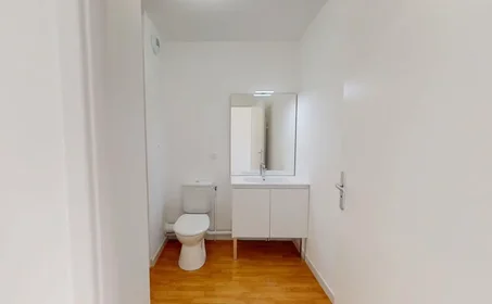 Entire apartment at Rue en Vieille Fourche, Université, image 9 of 10