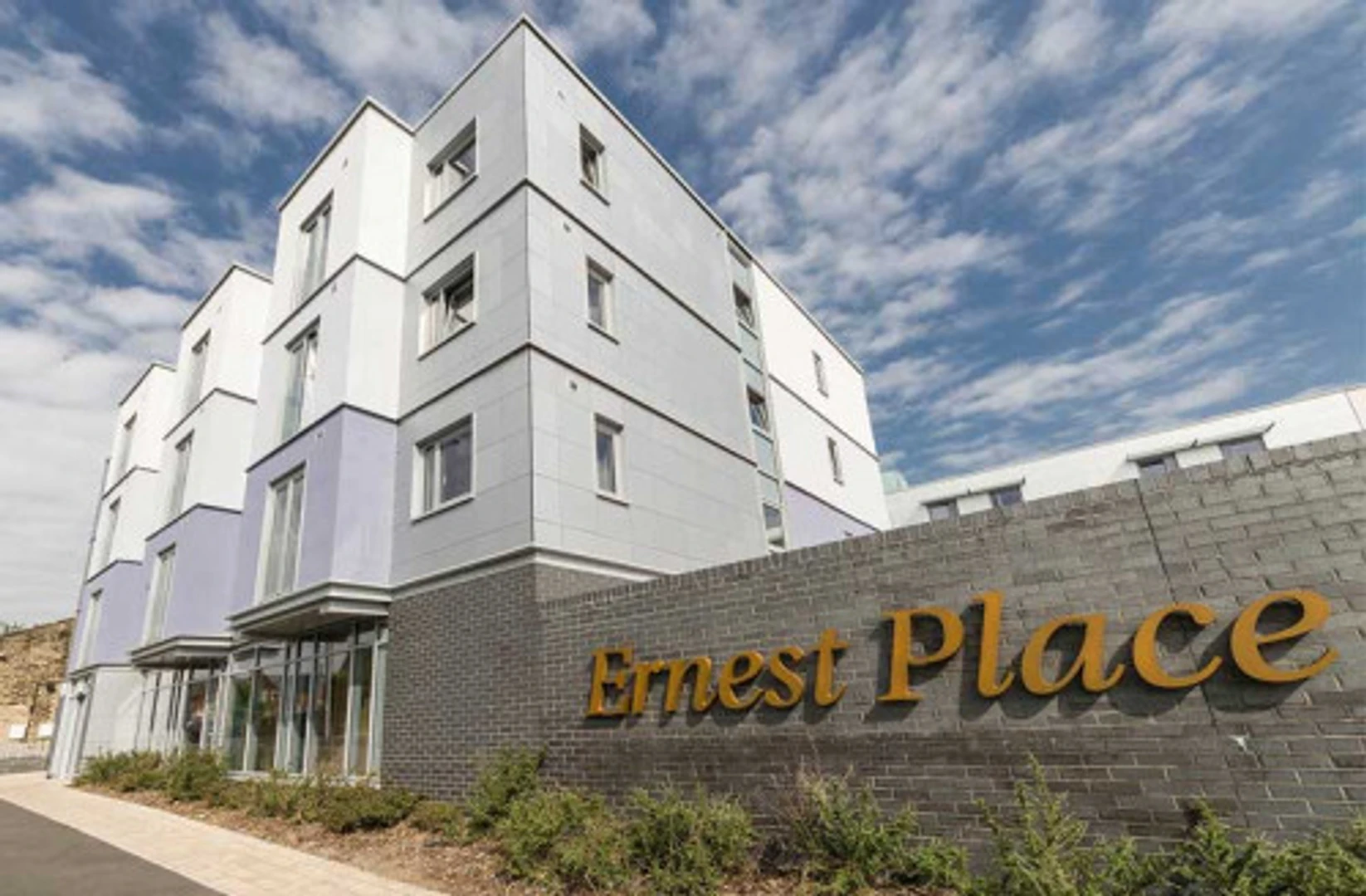 Budget-friendly student room close to campus in 