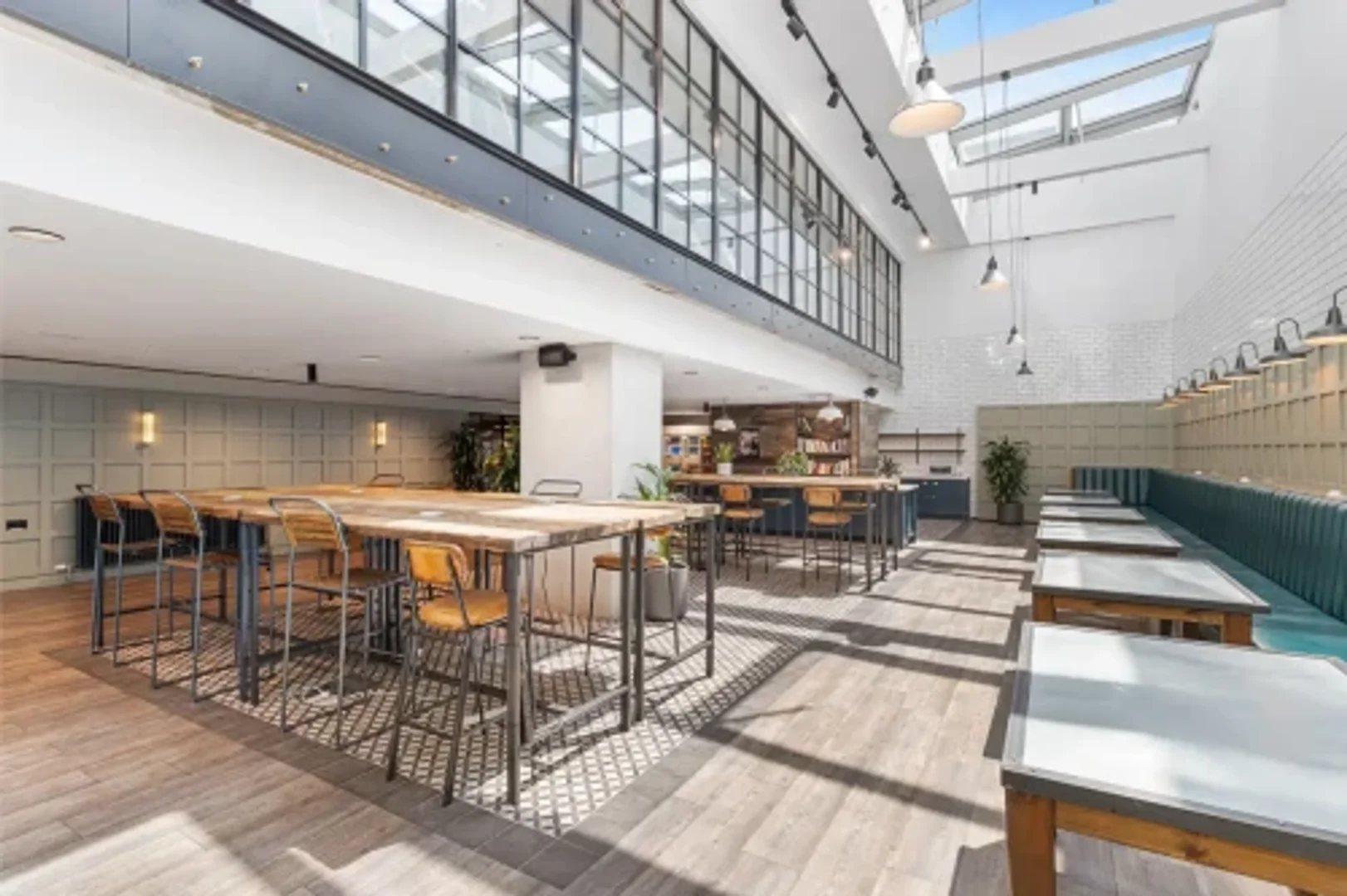 Bright and airy student room with easy university access in 