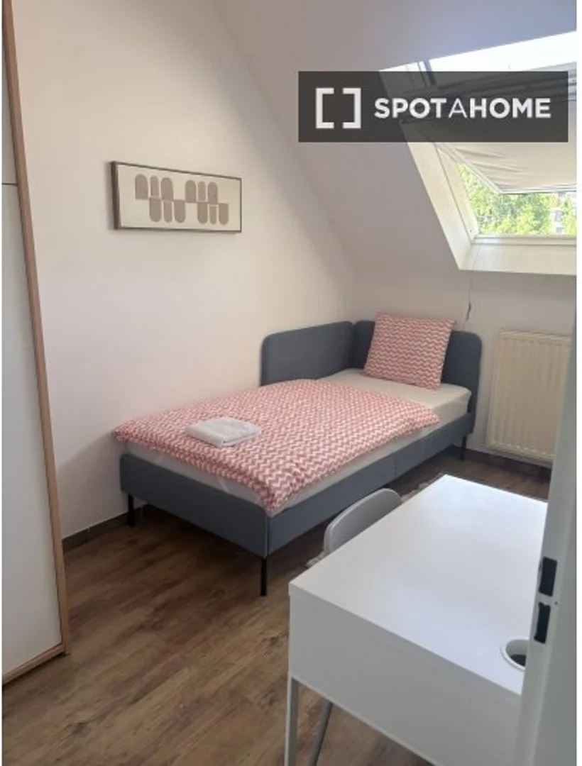 Habitación asequible para estudiantes con buena iluminación en 