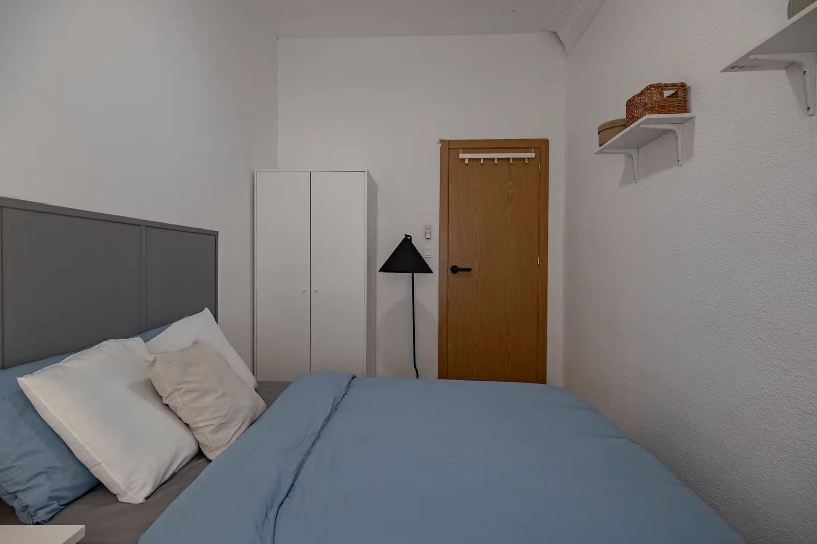 Zimmer in Studentenwohnung in  zu vermieten, voll möbliert