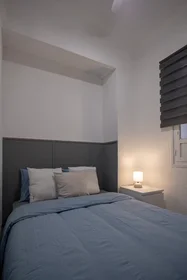 Private room at Carrer de Sant Mateu, Carolinas Altas, image 1 of 10