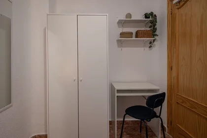 Quarto privado em Carrer de Sant Mateu, Carolinas Altas, imagem 8 de 10