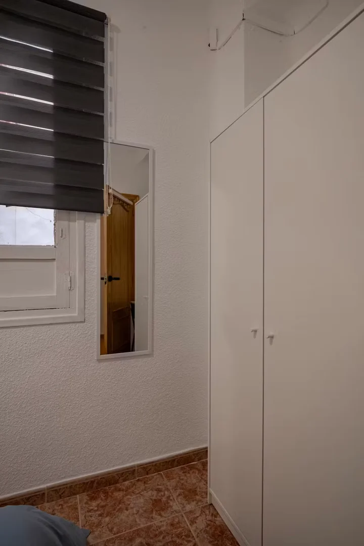 Student-friendly room in with modern amenities