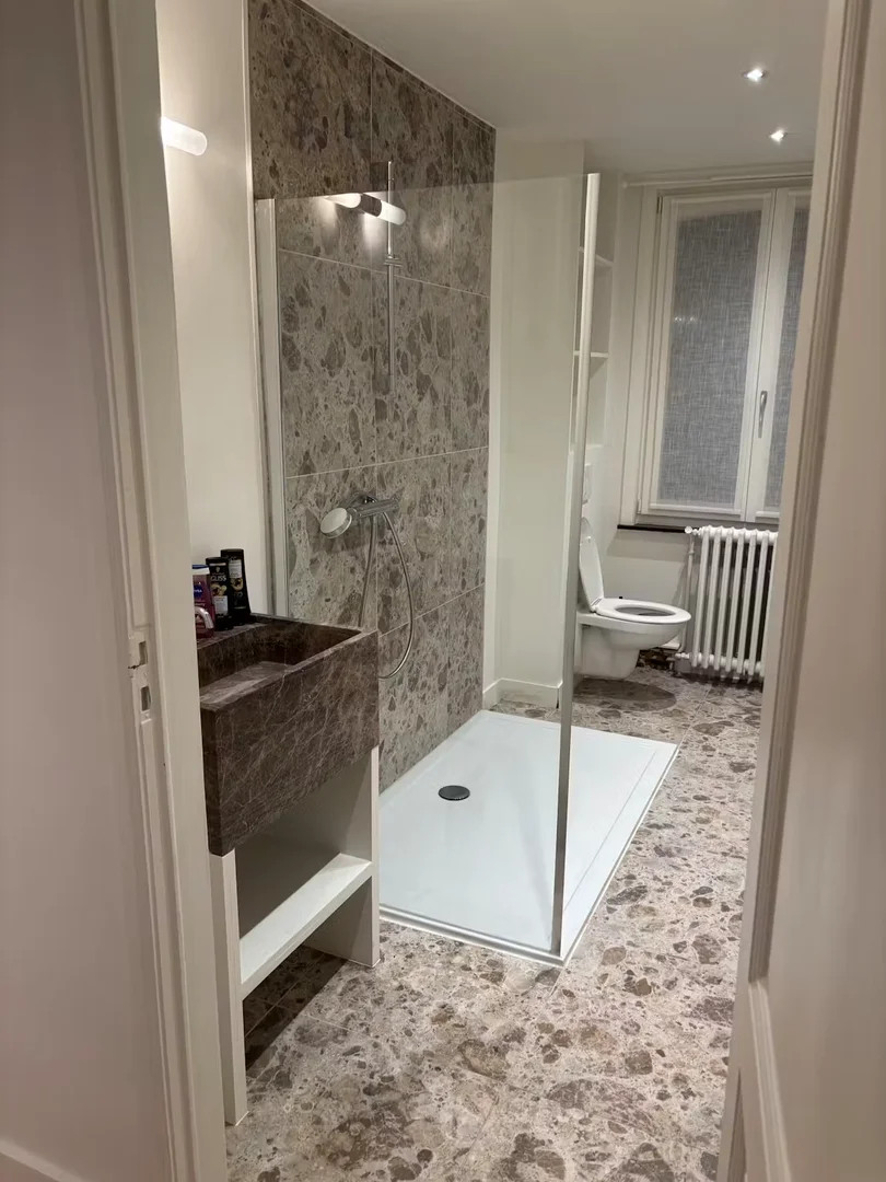 Student-friendly room in  with modern amenities