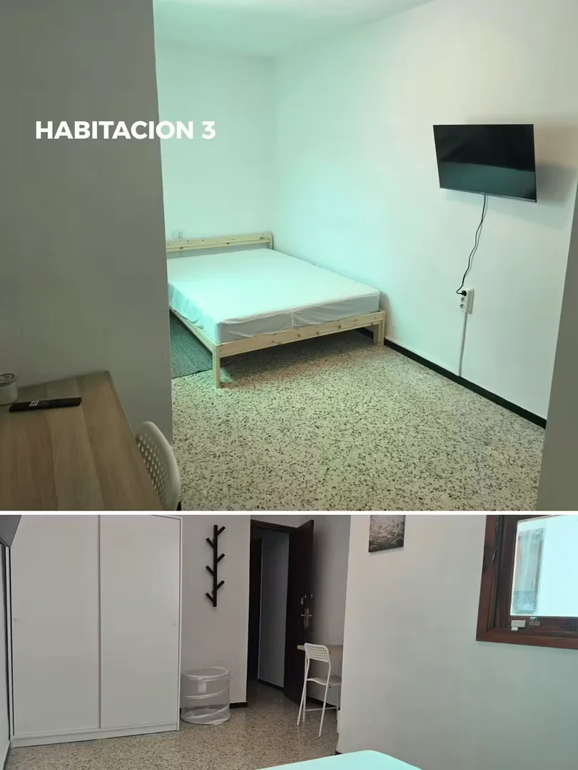 Quarto de estudante luminoso e arejado com acesso fácil à universidade em 