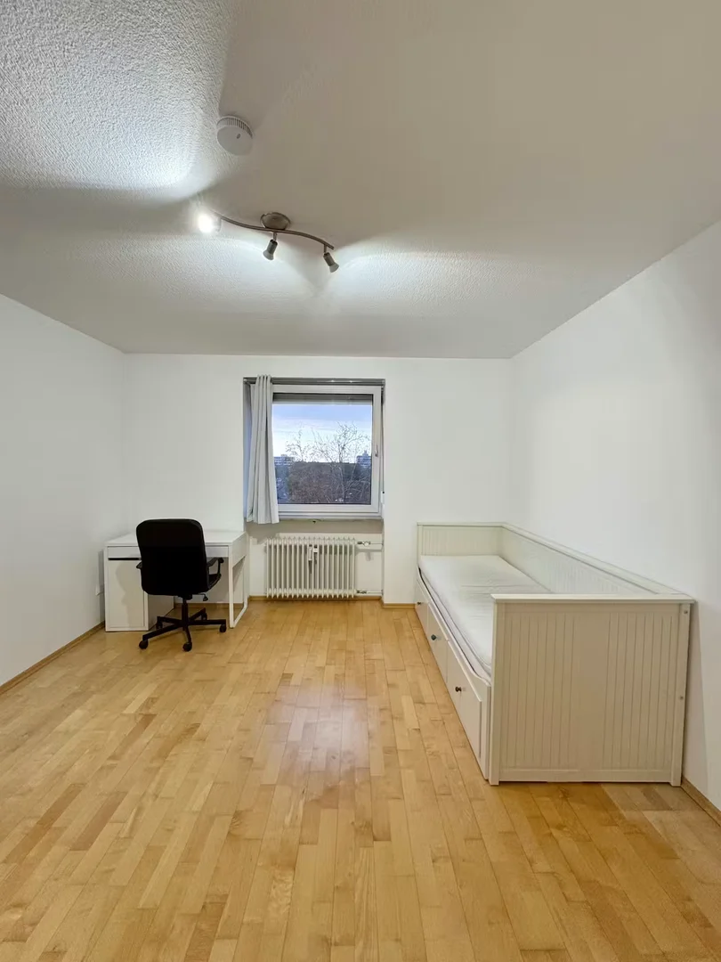 Budget-friendly student room close to campus in