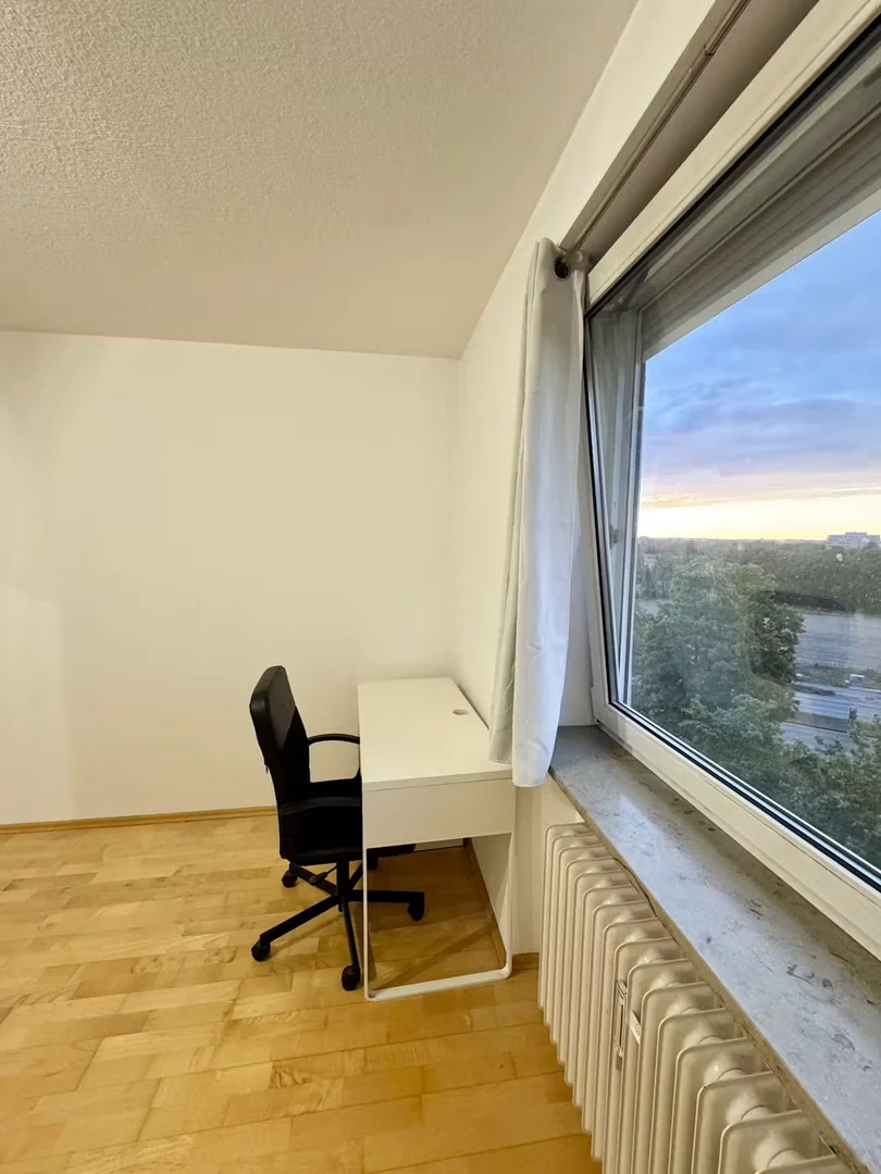 Functional student room perfect for studying in