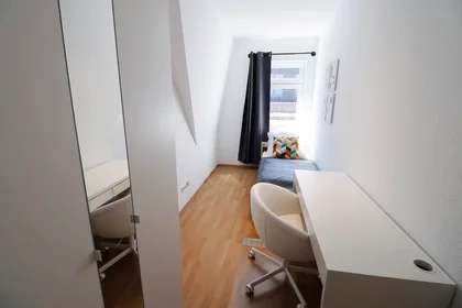 Privatzimmer in der Thälmannstraße, Krämpfervorstadt, bild 1 von 10