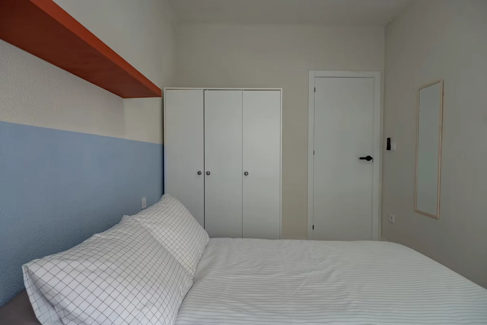 Zimmer in Studentenwohnung in zu vermieten, voll möbliert