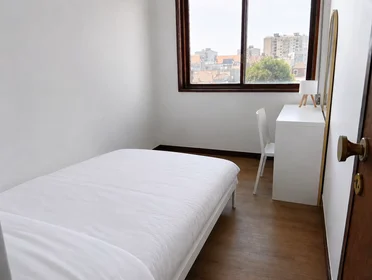 Private room at Rua de São Brás, Lapa, image 1 of 10