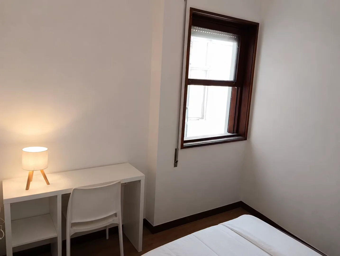 'de modern olanaklara sahip öğrenci dostu oda