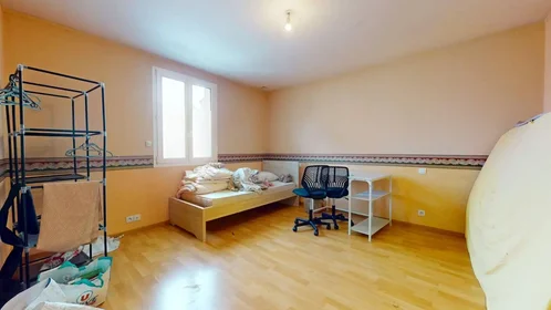 Chambre privée à Rue Barra, Les Hauts de Saint-Aubin, image 4 de 10