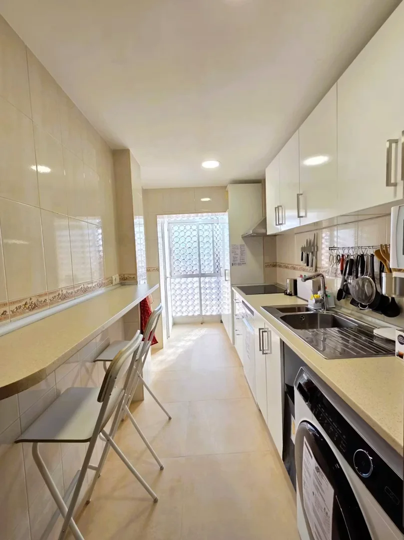 'de öğrenci dairesinde, tamamen mobilyalı kiralık oda