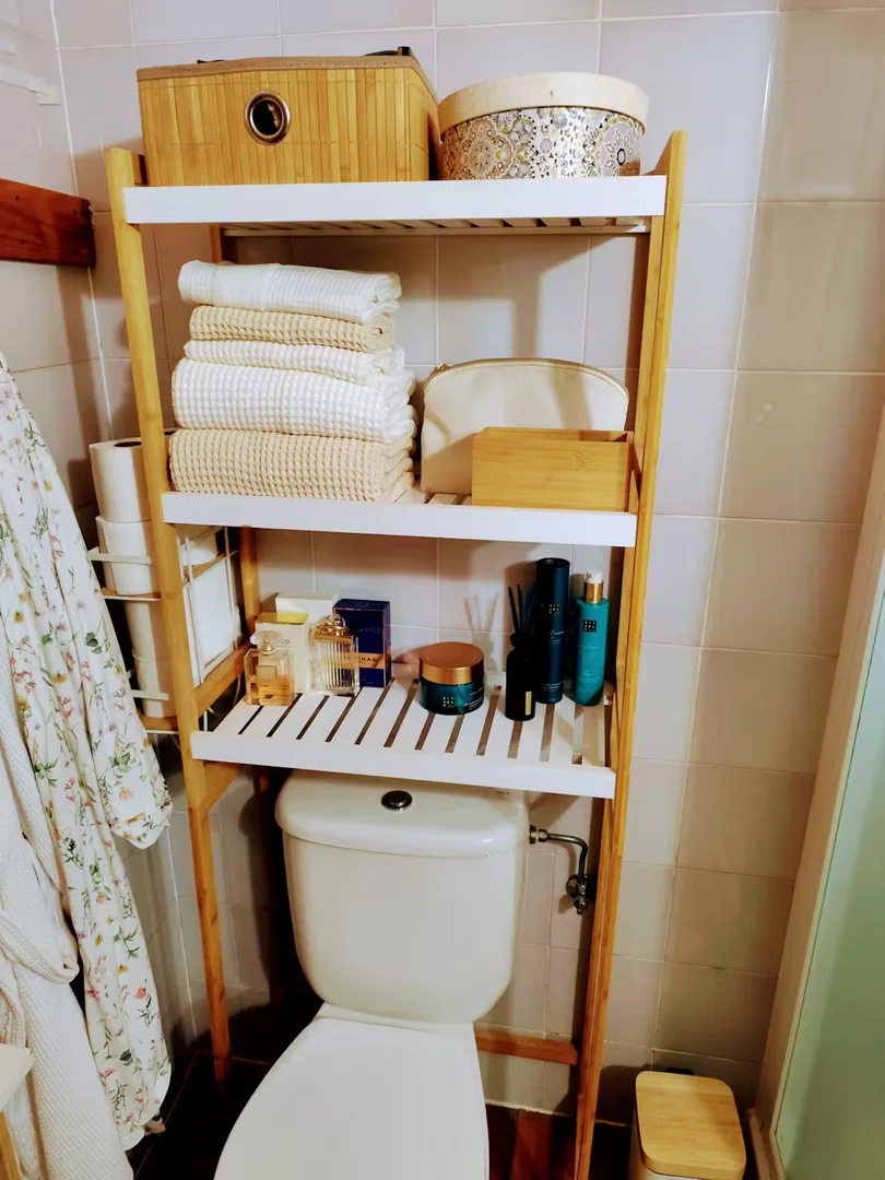 Zimmer in Studentenwohnung in  zu vermieten, voll möbliert