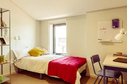 Chambre privée à Calçada Fonte do Lameiro, Covilhã, image 1 de 10