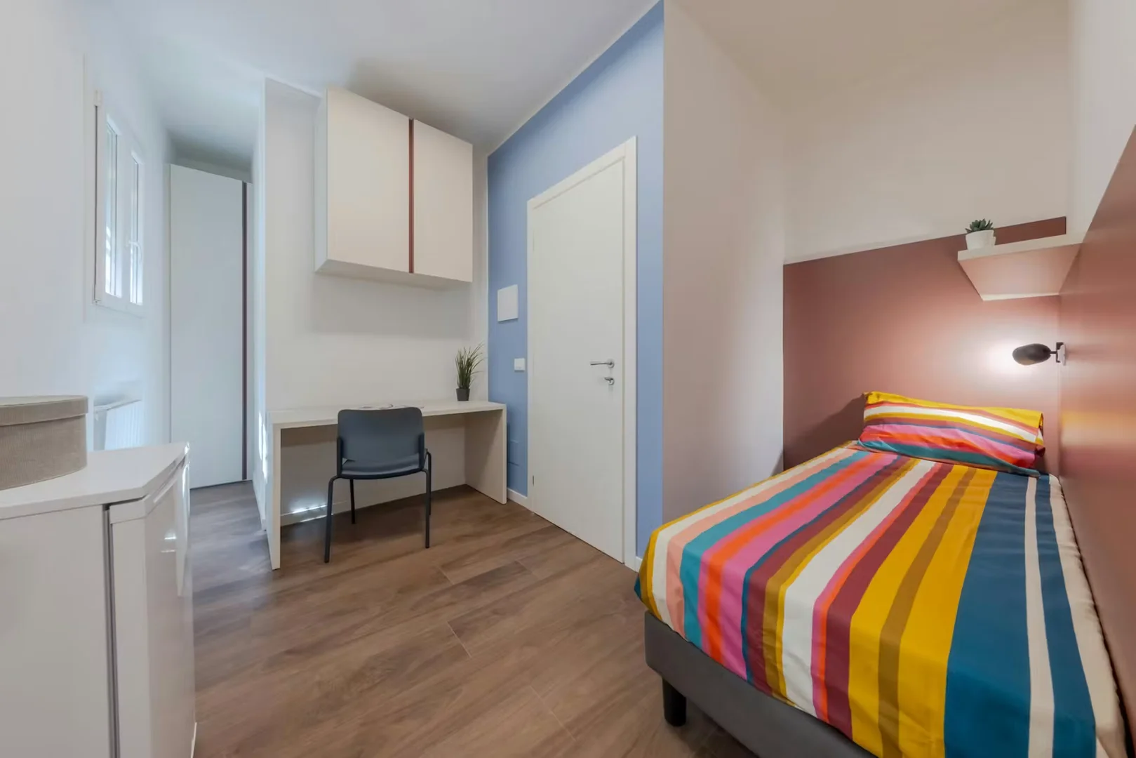 Helles und luftiges Studentenzimmer mit einfachem Zugang zur Universität in 