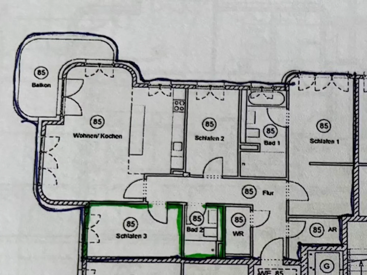 Habitación estudiantil funcional perfecta para estudiar en 