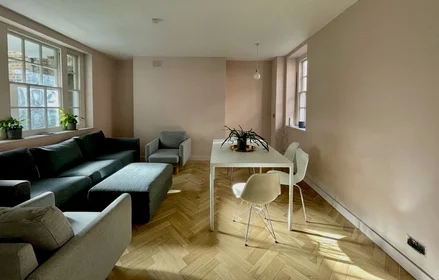 Appartamento intero in 42 Bennett House Page Street, immagine 1 di 10