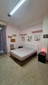 Quarto privado em Vico Cariati, Montecalvario, imagem 1 de 10