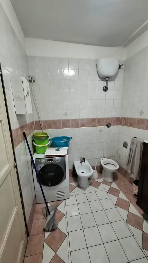 Zimmer in Studentenwohnung in  zu vermieten, voll möbliert