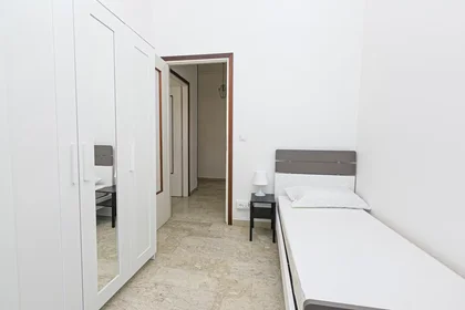 Chambre privée à Via Silvio Lagustena, San Martino, image 1 de 10