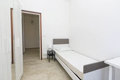 Habitación privada en Via Silvio Lagustena, San Martino, imagen 2 de 10
