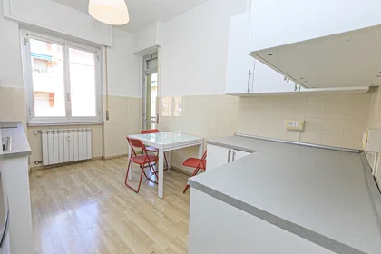 Habitación privada en Via Silvio Lagustena, San Martino, imagen 4 de 10