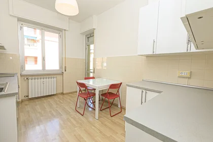 Habitación privada en Via Silvio Lagustena, San Martino, imagen 6 de 10