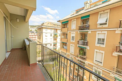 Habitación privada en Via Silvio Lagustena, San Martino, imagen 10 de 10