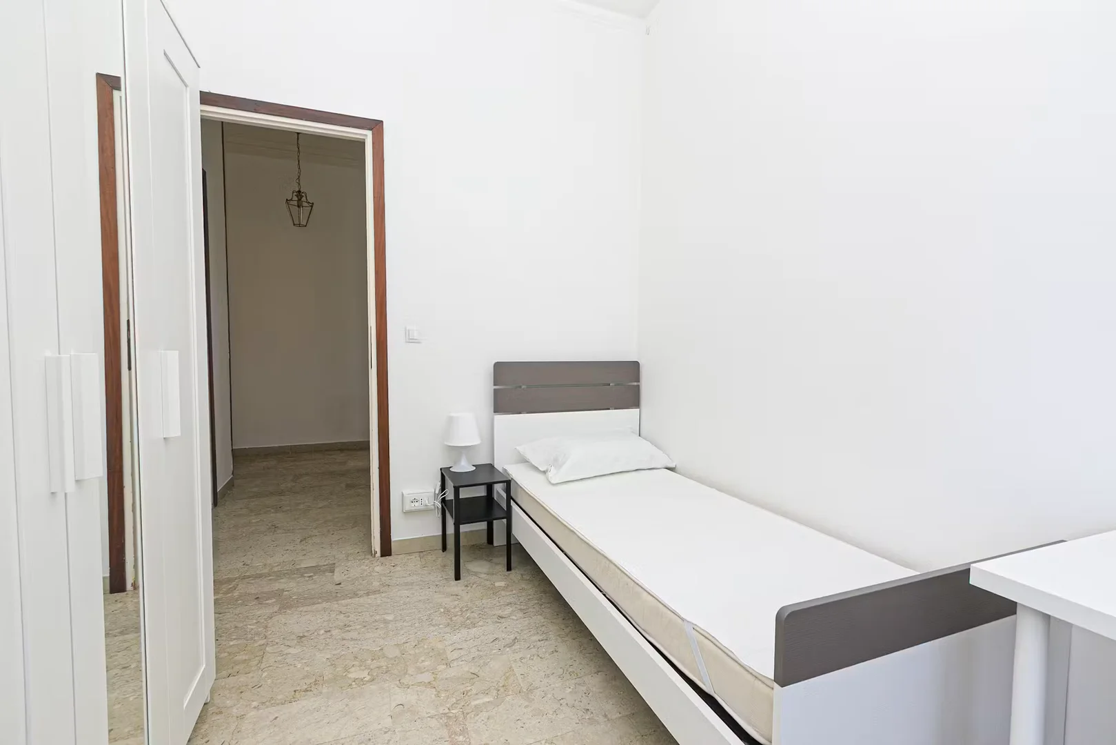 Chambre d'étudiant confortable et spacieuse dans