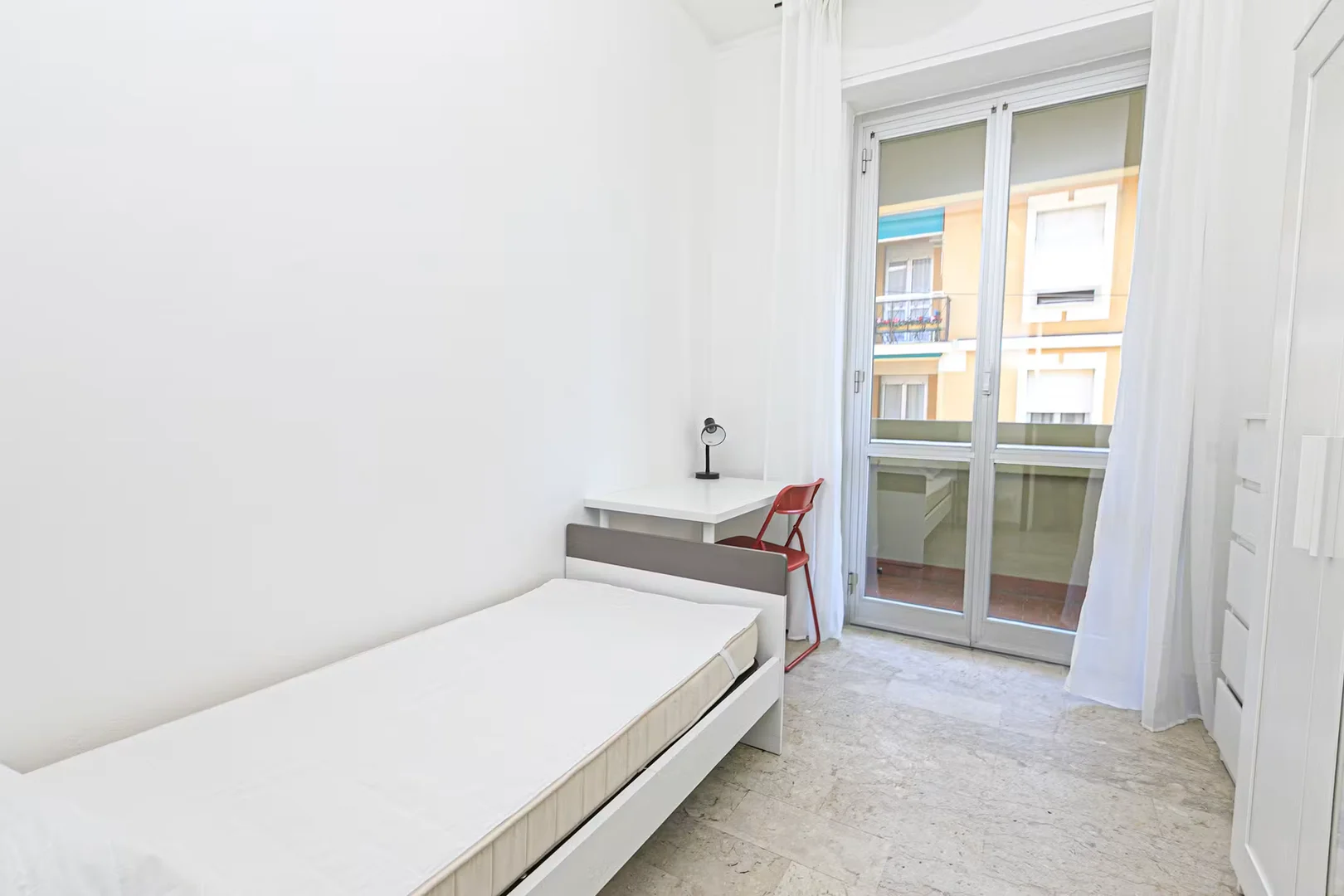 Chambre d'étudiant bon marché à proximité du campus dans