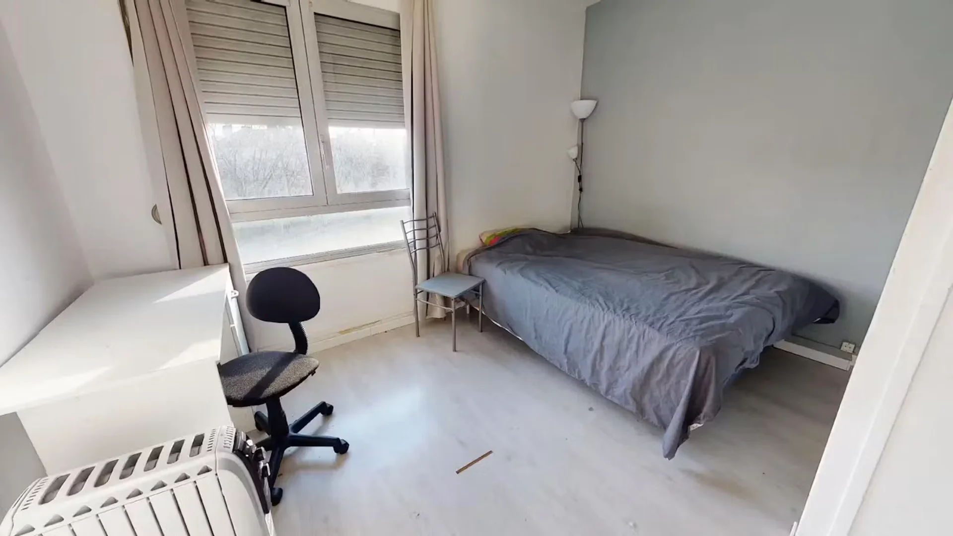 位于的学生友好型房间,设施现代