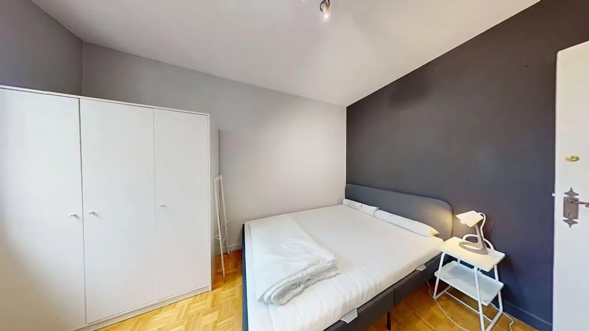 Chambre d'étudiant fonctionnelle parfaite pour étudier dans 
