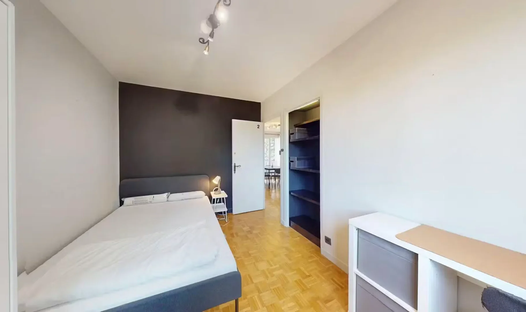Chambre d'étudiant fonctionnelle parfaite pour étudier dans 