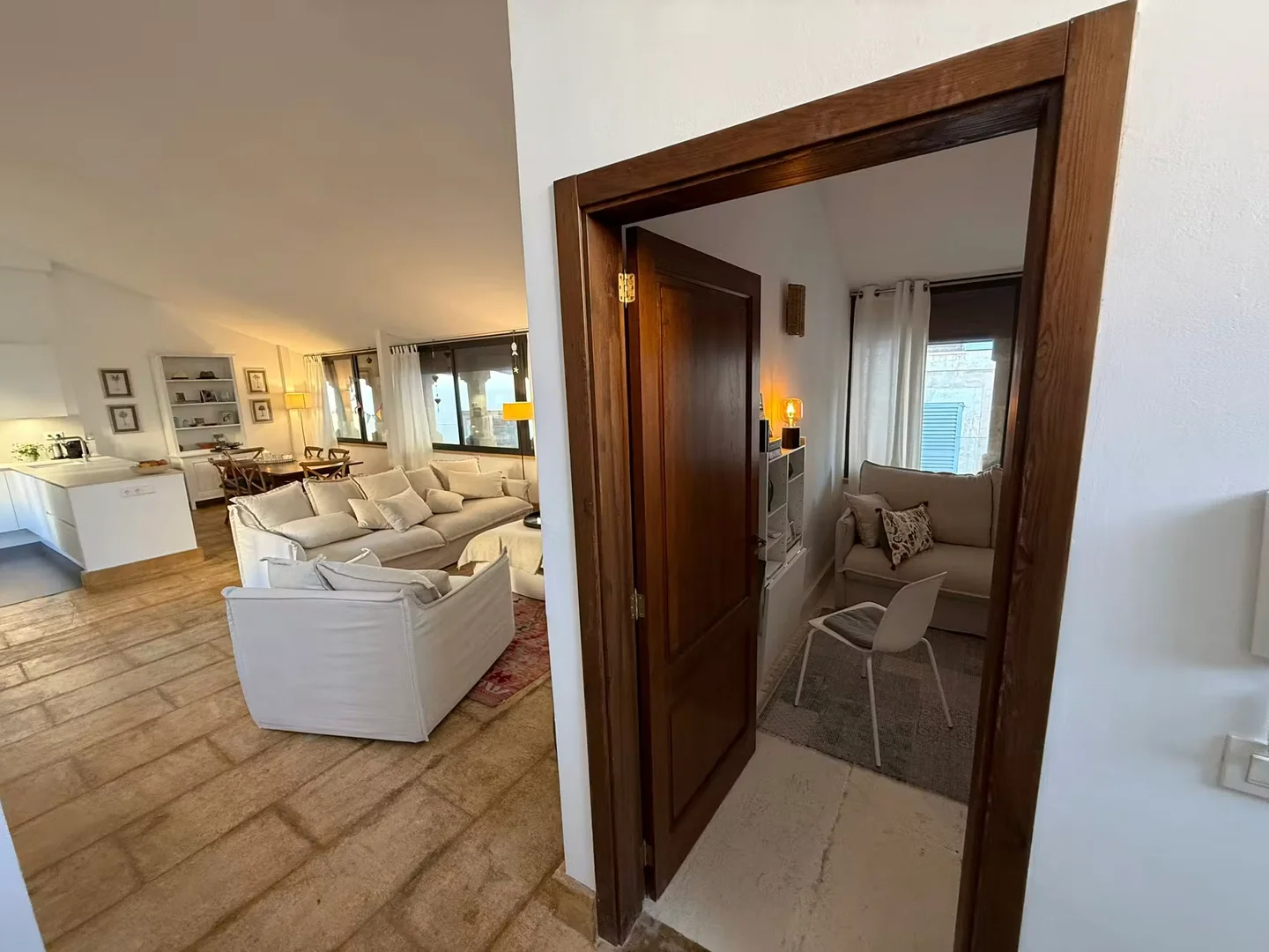 Economical student room with convenient location in