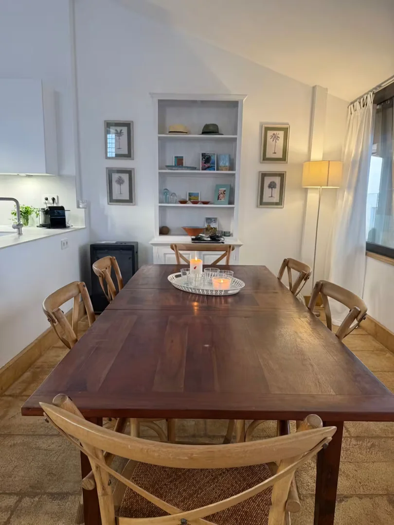 Comfortable and spacious student room in