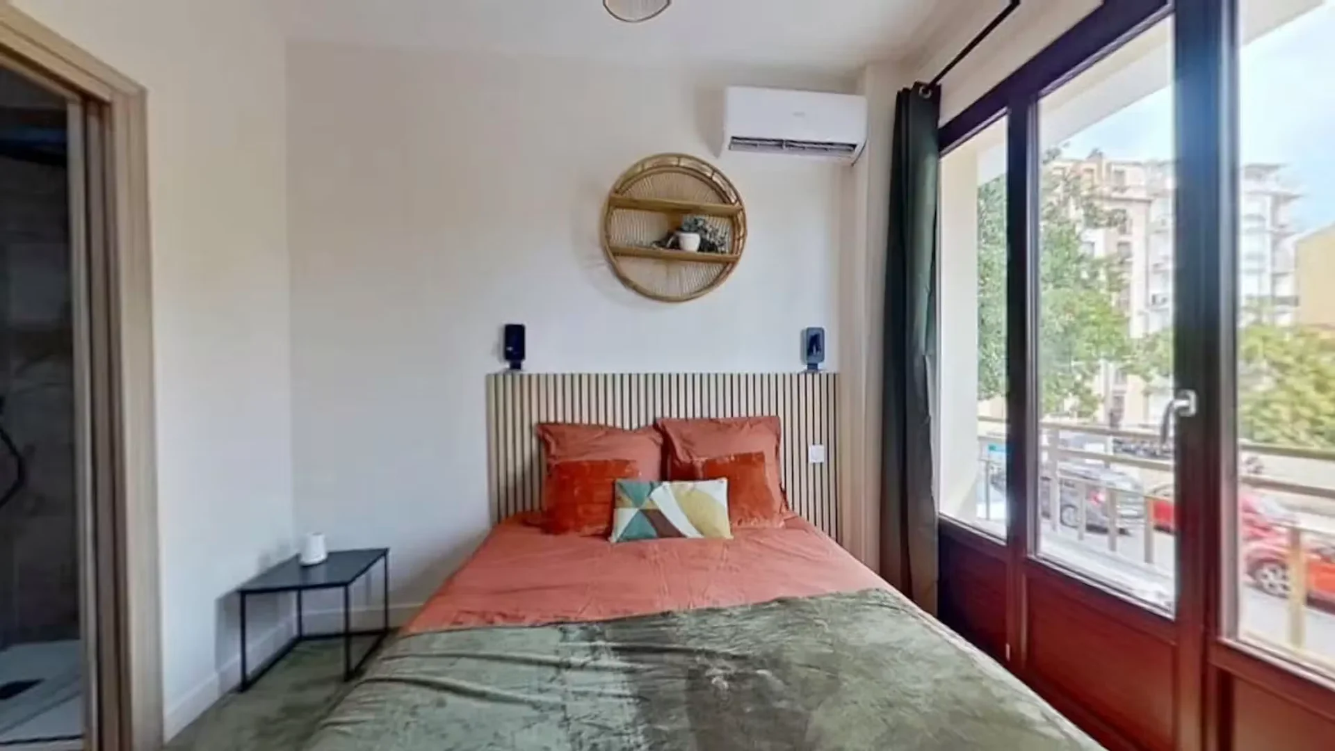 Habitación estudiantil económica cerca del campus en 