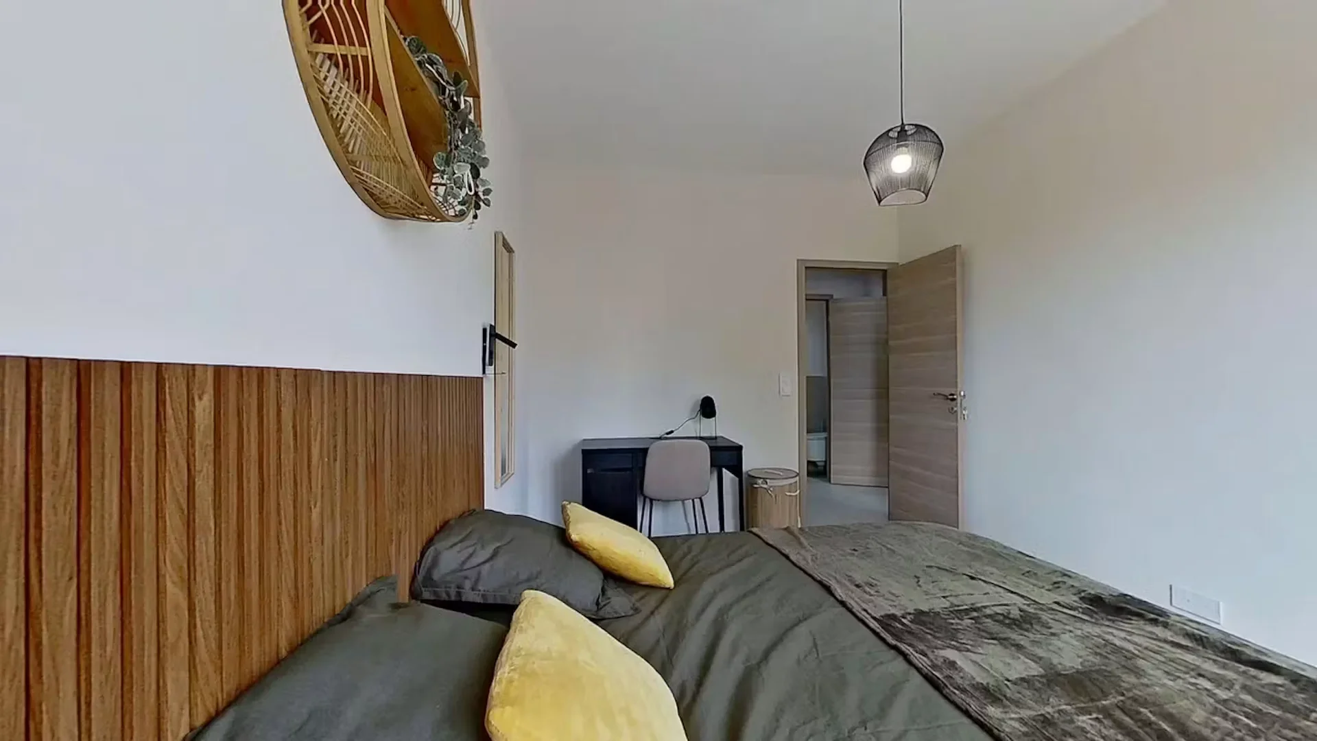 Zimmer in Studentenwohnung in zu vermieten, voll möbliert