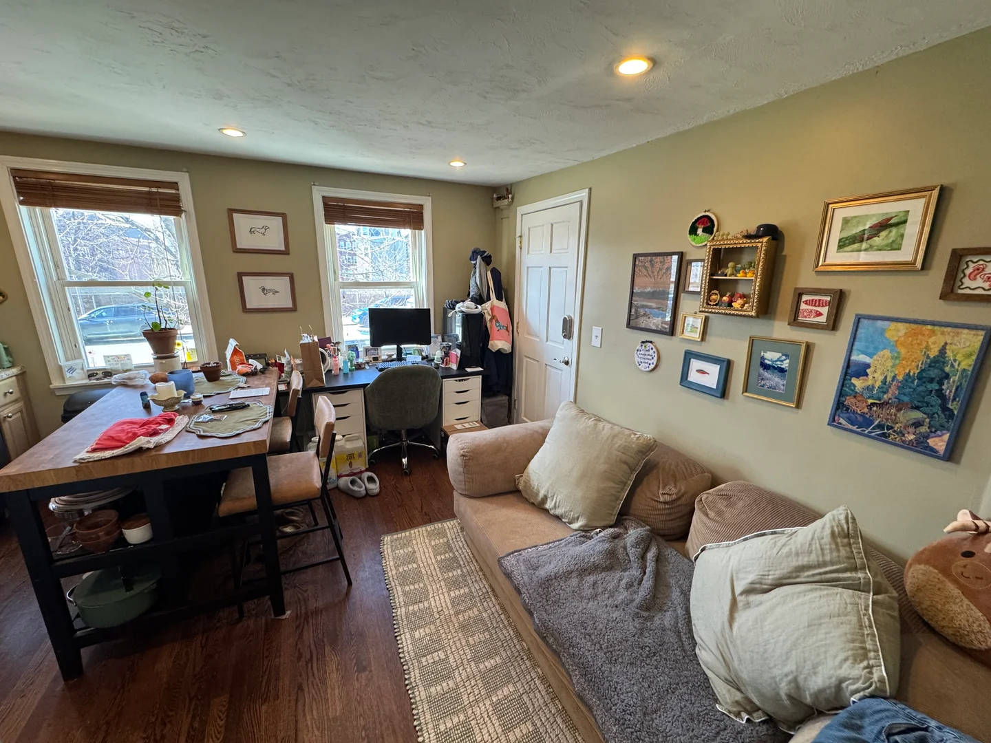 Minimalist student studio in  with efficient layout